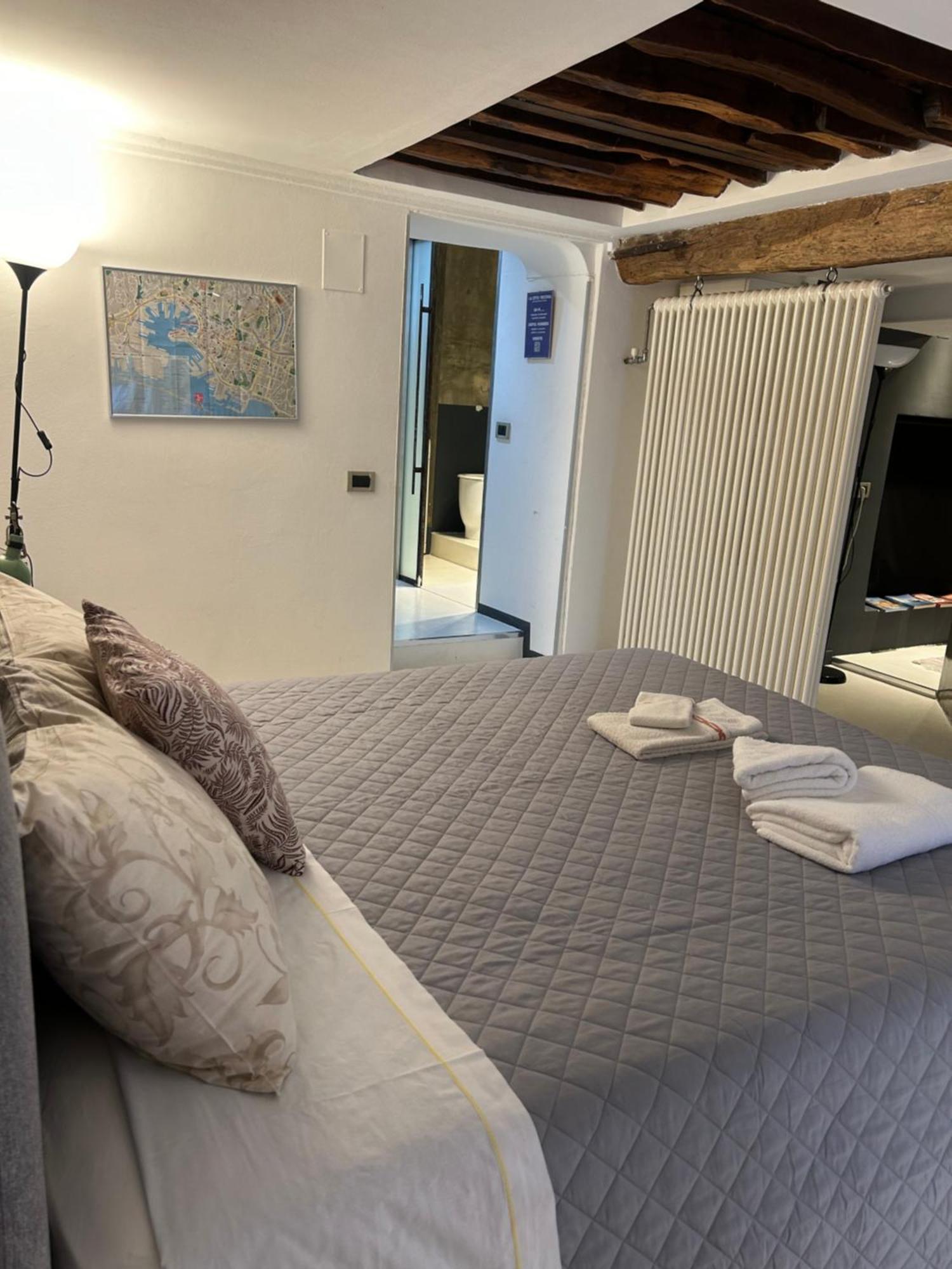 Apartamento Loft La Citta Vecchia Génova Exterior foto